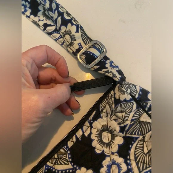 Vera Bradley Glenna Shoulder Bag / Tote Lotus Retired Pattern EUC - Picture 6 of 10